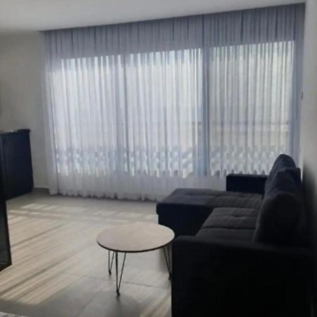 Апартаменты Ryo 11 דירת נופש חדשה על חוף הים נוף לים Бат-Ям Экстерьер фото